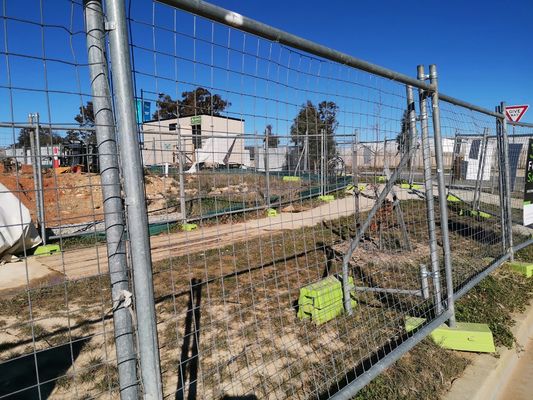 Pagar Keamanan Sementara Tinggi 1,8m Luar Ruangan 60*60mm Mesh