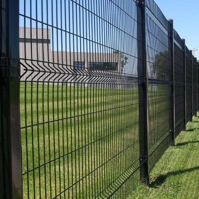 Iron Galvanized PVC Coated 3D Welded Wire Fence Untuk Sektor Industri 55 X 100mm