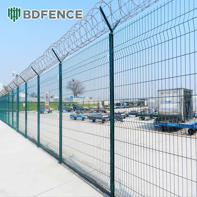Galvanized 3D Welded Wire Mesh Fence Panel Dengan Barbed Wire Anti Climb Security Fencing Untuk Area Keamanan Tinggi Penjara Bandara