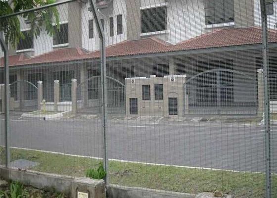 Jalan Jalan Tinggi Powder Coating Square Post 4.0mm Anti Climb Security Fencing 76.2x12.7mm Lubang