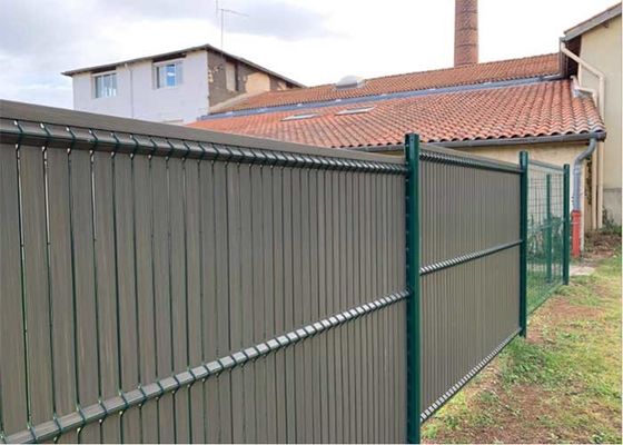 Galvanized 5.5mm V Mesh Security Fencing 75mm*150mm Ukuran Pembukaan