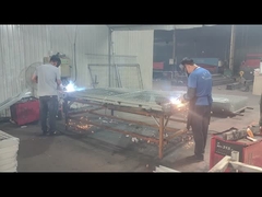 Pagar keamanan sedang dilas