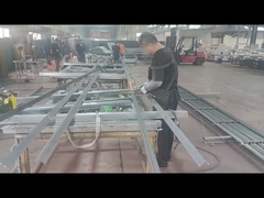 Tabung bingkai sedang dilas