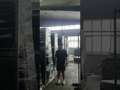 pagar pengaman dengan palet besi warna hitam